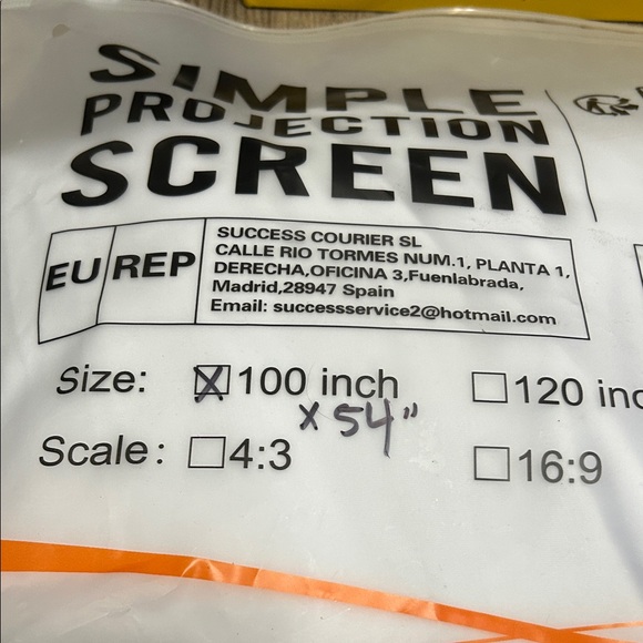 LED Projector with Screen - Picture 2 of 9